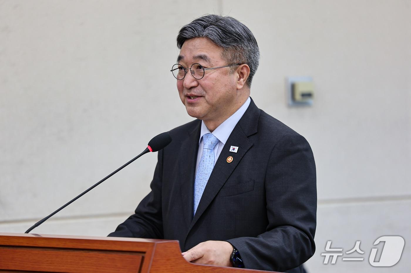 본문 이미지 - 윤호중 행정안전부 장관이 6일 서울 여의도 국회에서 열린 행정안전위원회 국정감사에서 인사말을 하고 있다. 2026.10.6 ⓒ 뉴스1 김도우 기자