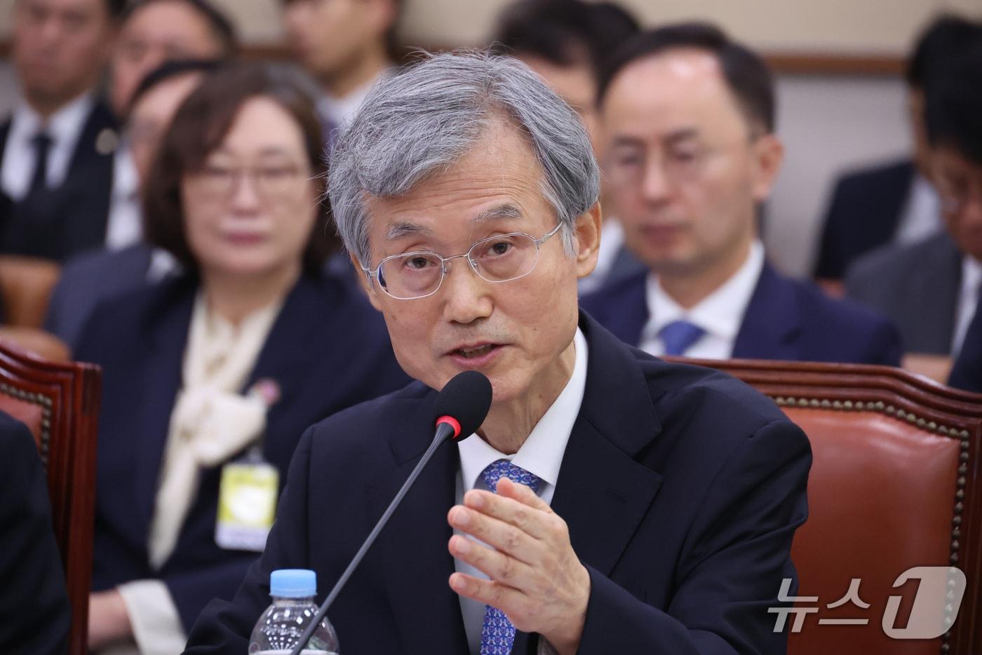 본문 이미지 - 조희대 대법원장이 6일 서울 여의도 국회에서 열린 법제사법위원회의 대법원 등에 대한 국정감사에서 의원 질의에 답변하고 있다. ⓒ 뉴스1 신웅수 기자