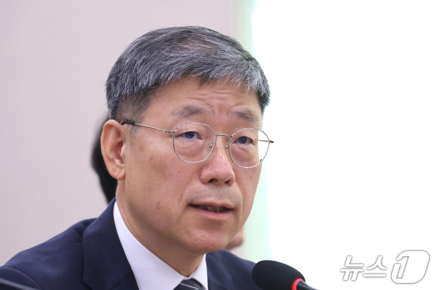 본문 이미지 - 노경필 법원행정처장이 6일 서울 여의도 국회에서 열린 법제사법위원회의 대법원 등에 대한 국정감사에서 의원 질의에 답변하고 있다. 2026.10.6 ⓒ 뉴스1 신웅수 기자
