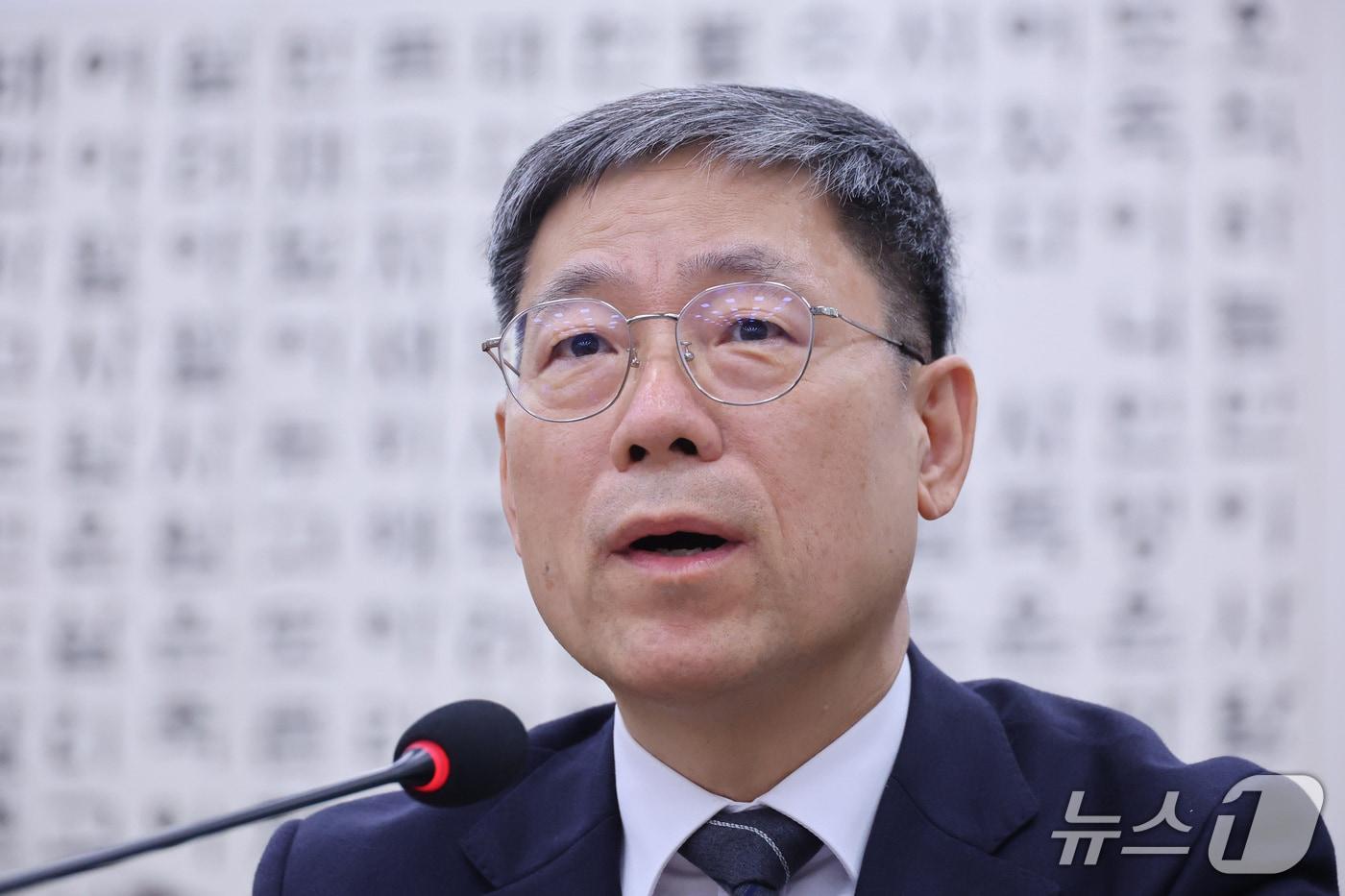 본문 이미지 - 노경필 법원행정처장이 6일 서울 여의도 국회에서 열린 법제사법위원회의 대법원 등에 대한 국정감사에서 의원 질의에 답변하고 있다. 2026.10.6 ⓒ 뉴스1 신웅수 기자