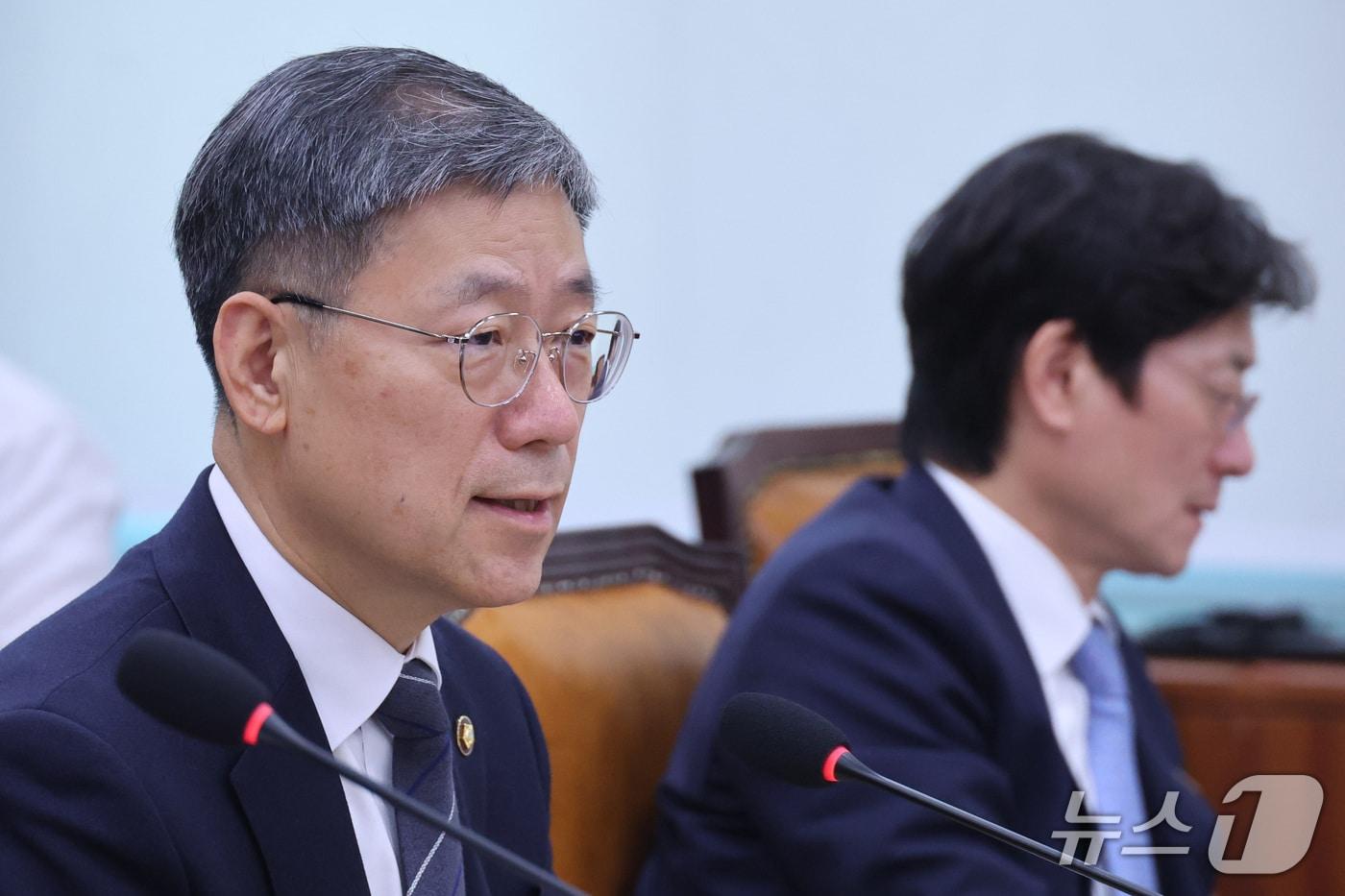 본문 이미지 - 노경필 법원행정처장이 6일 서울 여의도 국회에서 열린 법제사법위원회의 대법원 등에 대한 국정감사에서 의원 질의에 답변하고 있다. 2026.10.6 ⓒ 뉴스1 신웅수 기자