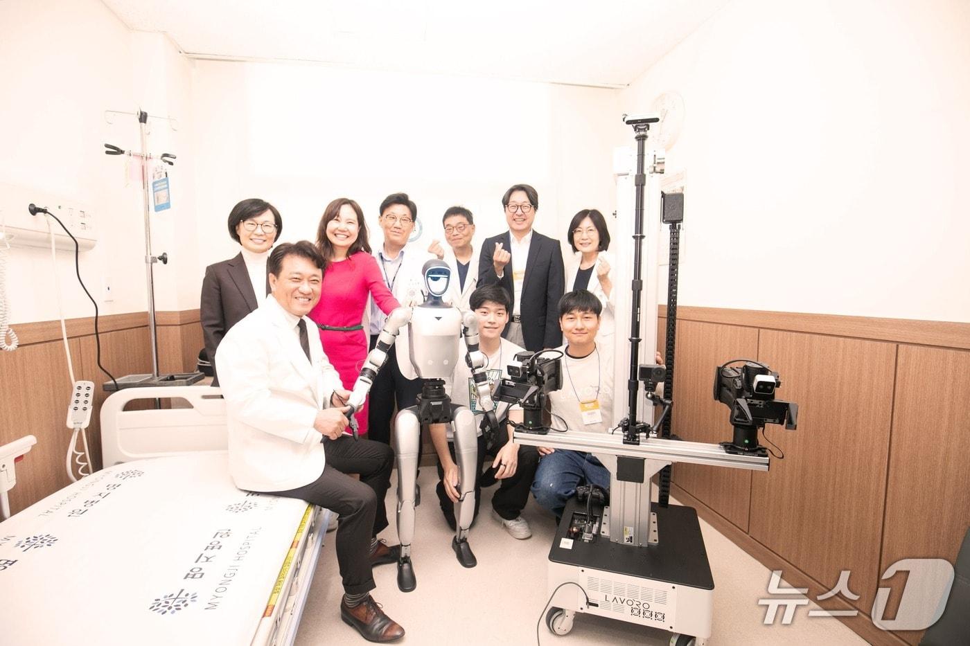 본문 이미지 - 명지병원은 6일 오후 라보로 AI와 '피지컬 AI 기반 병원환경 실증 및 공동연구개발을 위한 업무협약'(MOU)을 체결했다고 밝혔다.(명지병원 제공)