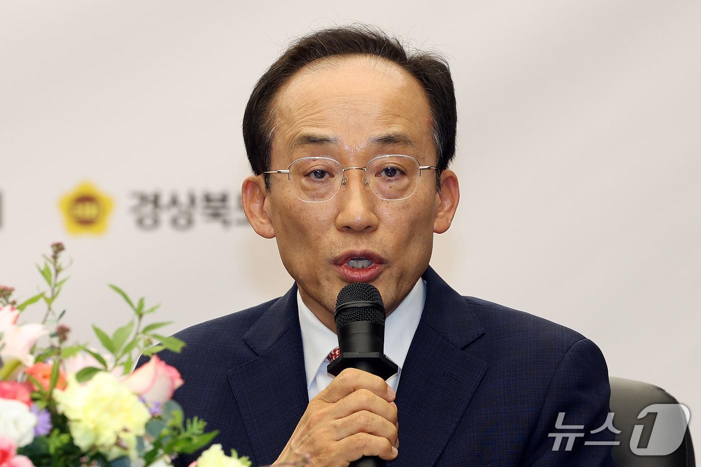 본문 이미지 - 추경호 대구시장이 6일 오후 대구시 산격청사에서 열린 대구·경북 상생과 협력을 위한 4자 회담에서 발언하고 있다. 2026.10.6 ⓒ 뉴스1 공정식 기자