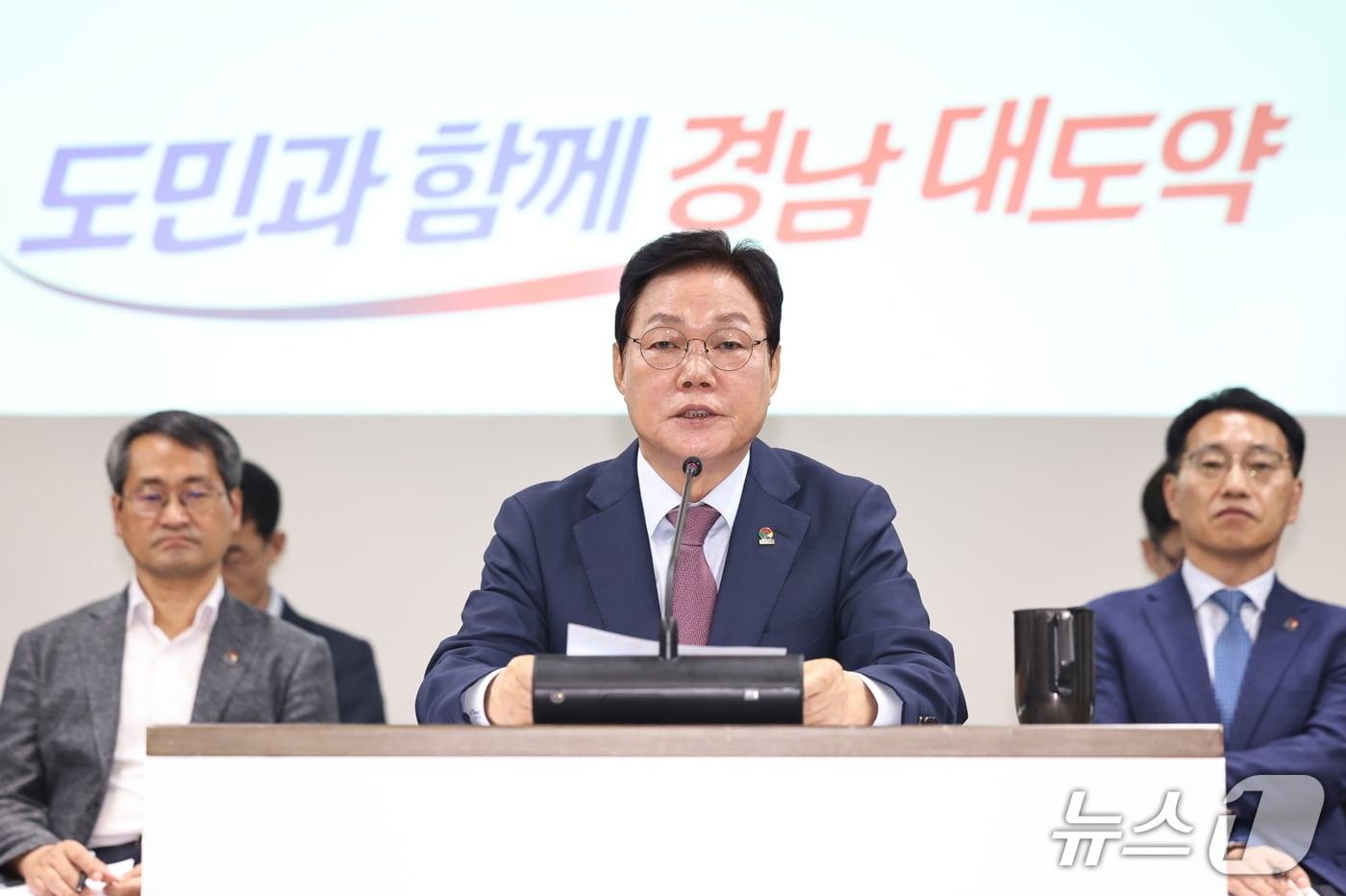 본문 이미지 - 박완수 경남지사가 6일 취임 100일을 맞아 도청에서 기자간담회를 진행하고 있다. (경남도 제공. 재판매 및 DB 금지)