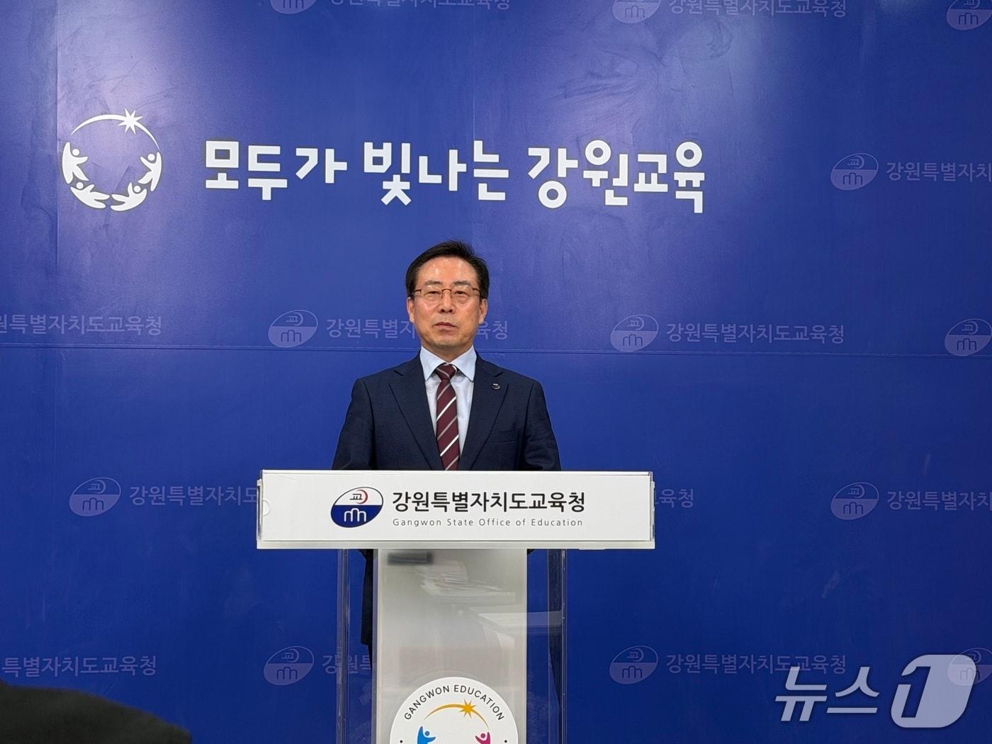 본문 이미지 -  강삼영 강원특별자치도교육감이 7일 본청 브리핑실에서 가진  취임 100일 기자회견에서 소감을 밝히고 있다.2026.10.7 한귀섭 기자