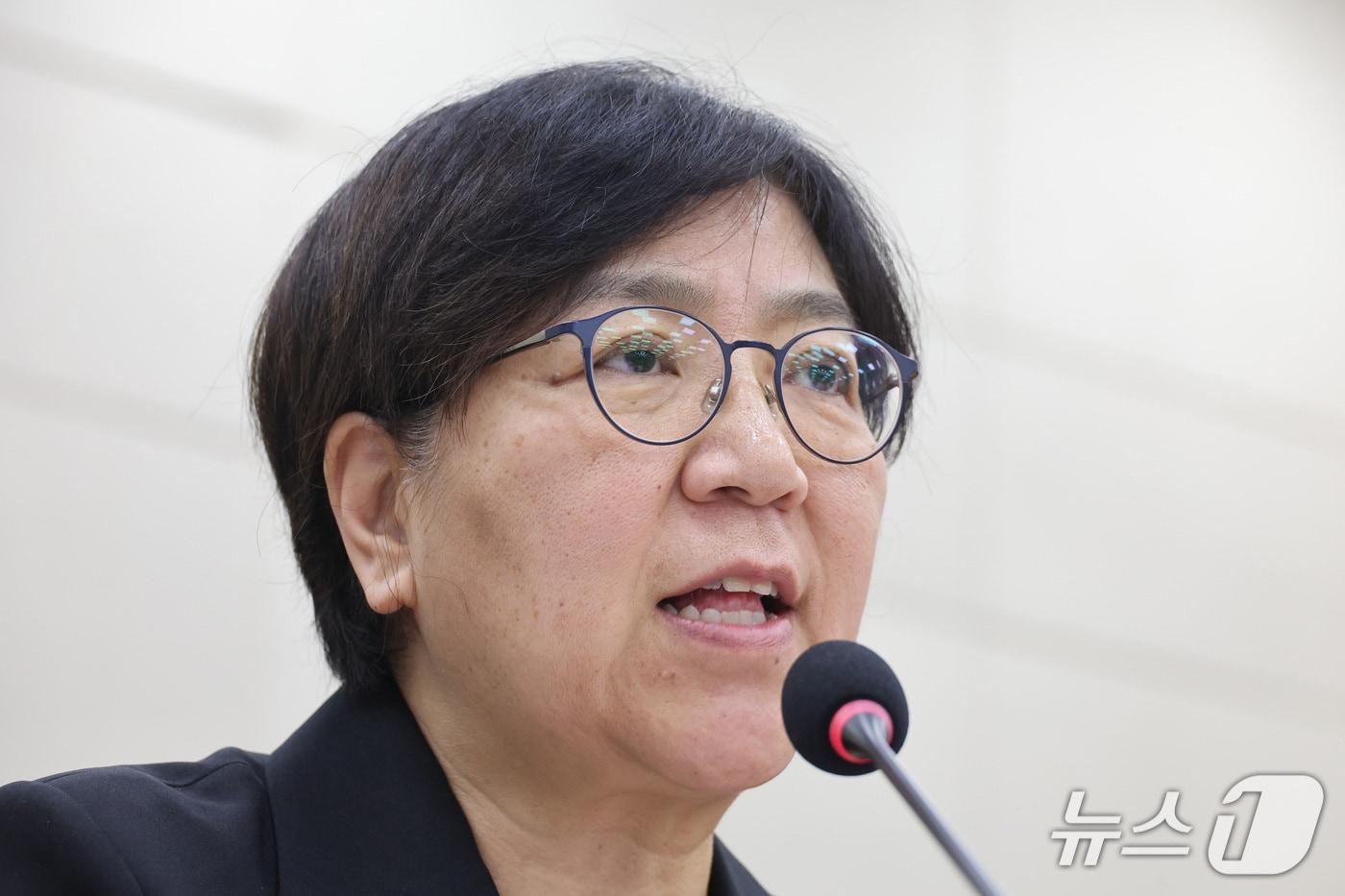 본문 이미지 - 정은경 보건복지부 장관이 7일 서울 여의도 국회에서 열린 보건복지위원회의 보건복지부 등에 대한 국정감사에서 의원 질의에 답변하고 있다. 2026.10.7 ⓒ 뉴스1 신웅수 기자