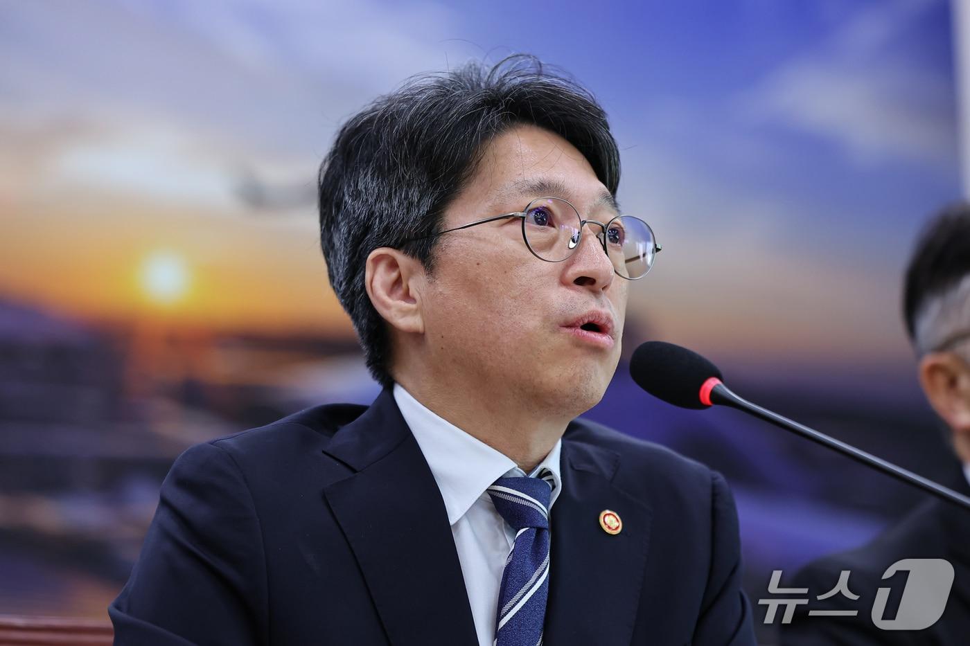 본문 이미지 - 홍지선 국토교통부 장관이 7일 서울 여의도 국회에서 열린 국토교통위원회 국정감사에서 의원 질의에 답하고 있다. 2026.10.7 ⓒ 뉴스1 김도우 기자
