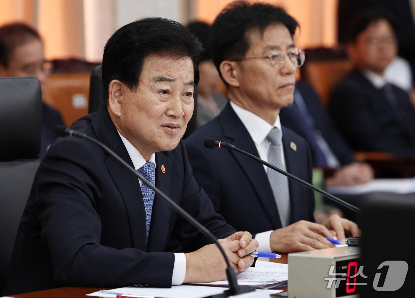 본문 이미지 - 정동영 통일부 장관이 7일 서울 종로구 통일부 남북회담본부에서 열린 국회 외교통일위원회의 통일부 등에 대한 국정감사에서 질의에 답변하고 있다. 2026.10.7 ⓒ 뉴스1 구윤성 기자