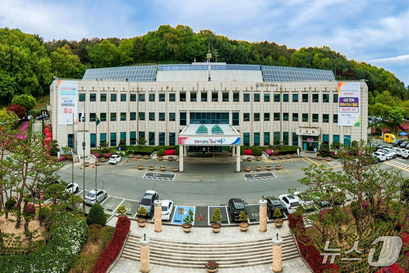 본문 이미지 -  계룡시청 청사 전경 