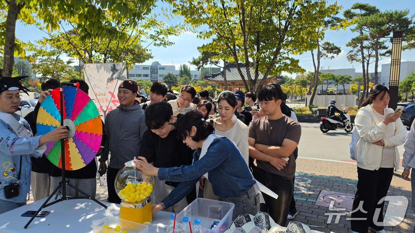 본문 이미지 - 9일 제34회 흥부제가 전북 남원 일원에서 개최되는 가운데 남원시가 전주·익산·임실·구례 등에서 ‘흥부제’ 릴레이 홍보를 실시했다.(남원시 제공. 재판매 및 DB 금지)/뉴스1