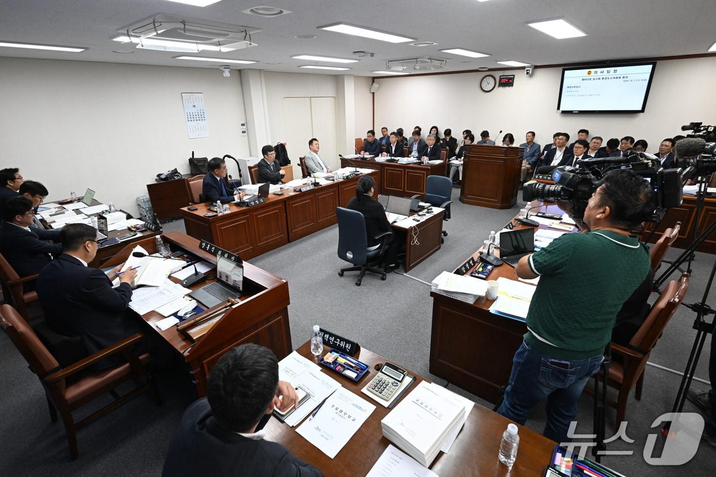 본문 이미지 - 7일 오전 제주도의회에서 열린 제455회 제주도의회 임시회 환경도시위원회 행정사무감사 현장.(제주도의회 제공, 재판매 및 DB 금지)