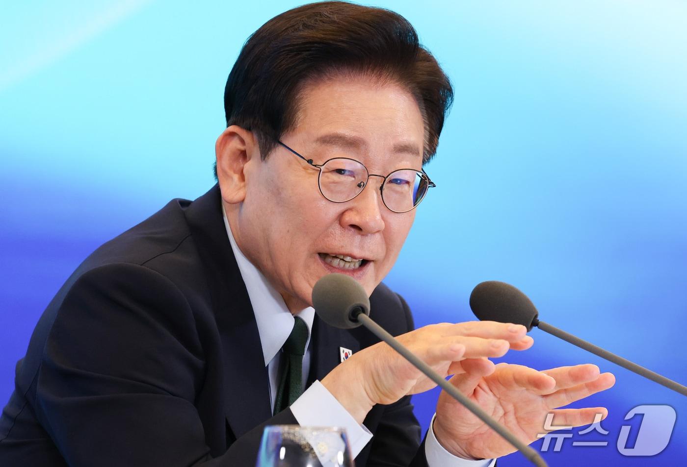 본문 이미지 - 이재명 대통령이 지난 7일 서울 시내 한 회의장에서 열린 한국형 녹색대전환(K-GX) 전략 국민보고회에서 발언하고 있다. (청와대통신사진기자단) 2026.10.7 ⓒ 뉴스1 허경 기자
