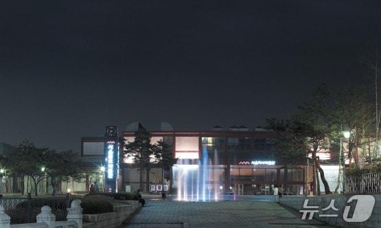 본문 이미지 - 서울역사박물관 야경 모습. (서울역사박물관 제공)