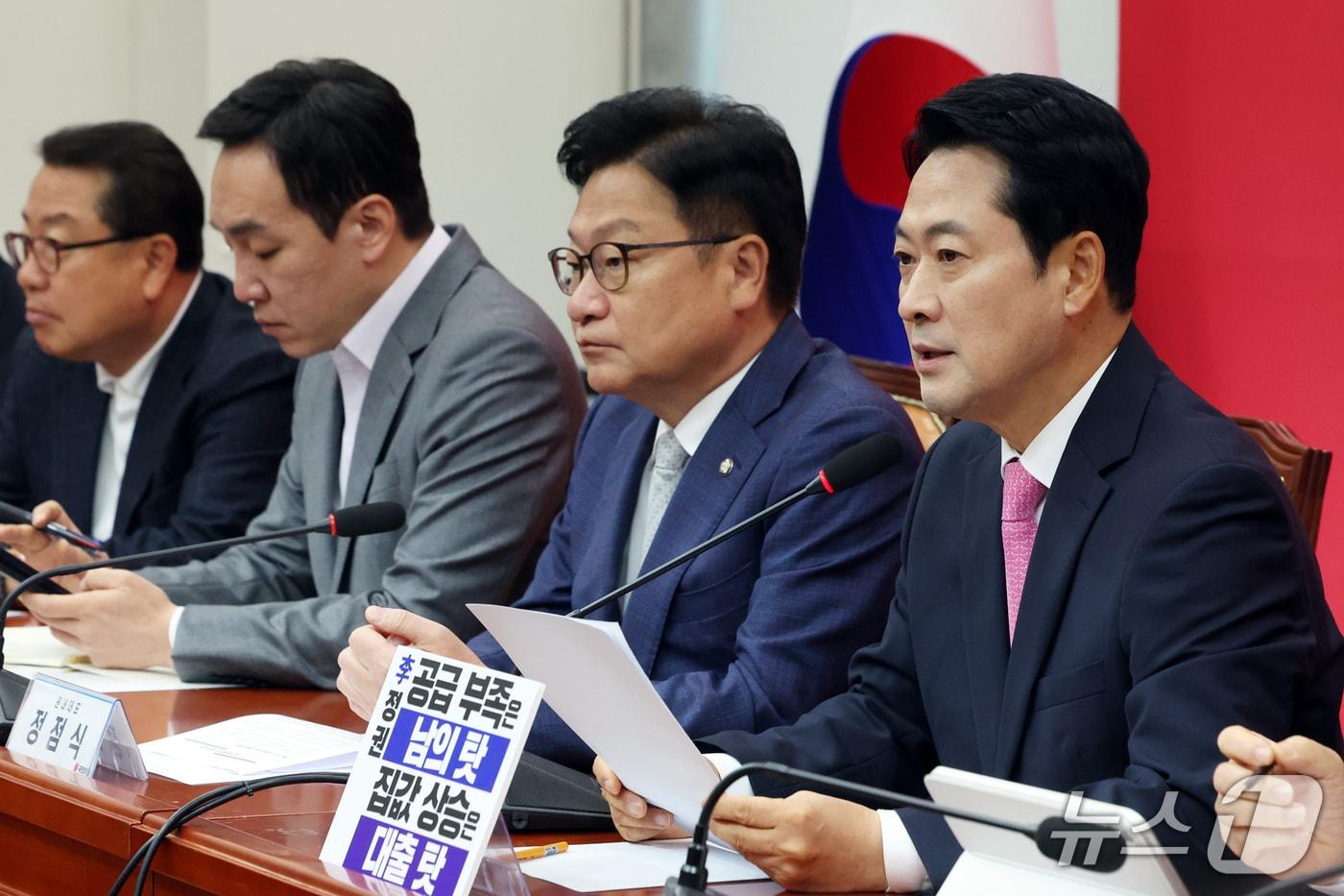 본문 이미지 - 장동혁 국민의힘 대표가 8일 오전 서울 여의도 국회에서 열린 최고위원회의에서 발언을 하고 있다. 2026.10.8 ⓒ 뉴스1 황기선 기자