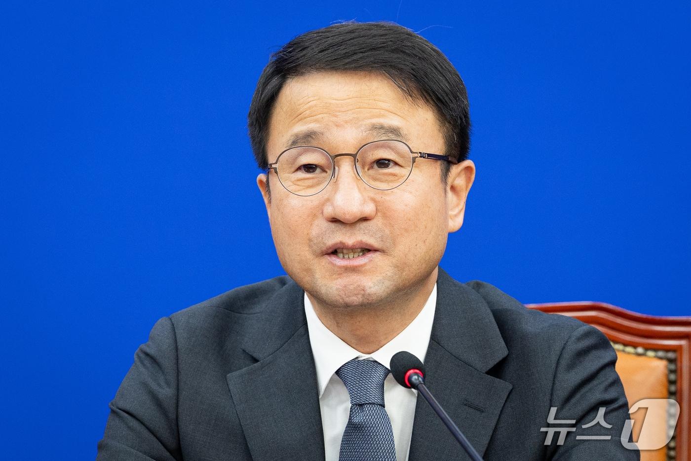 본문 이미지 - 한병도 더불어민주당 원내대표가 8일 서울 여의도 국회에서 열린 국정감사 대책회의에서 발언하고 있다. 2026.10.8 ⓒ 뉴스1 유승관 기자