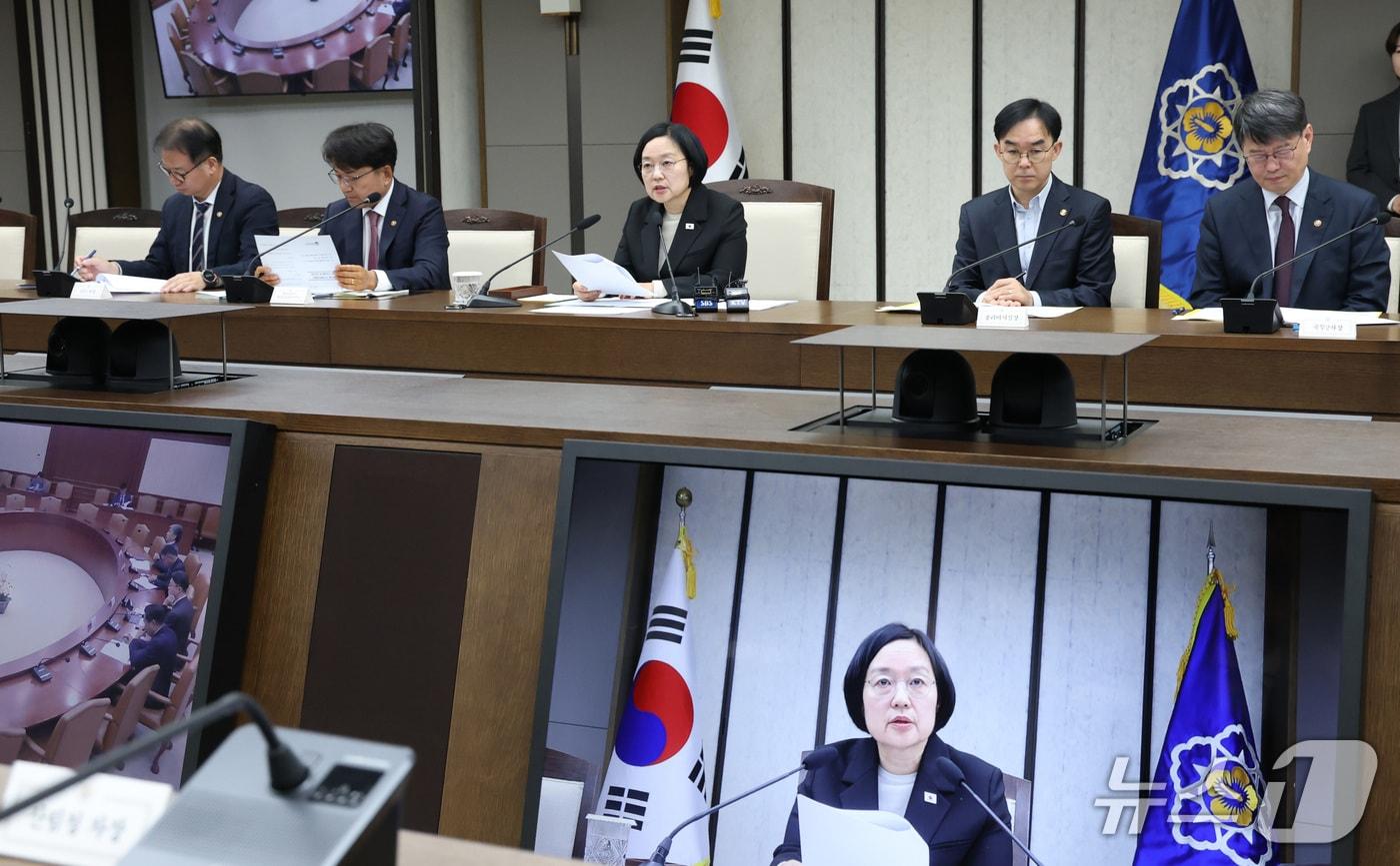본문 이미지 - 한성숙 국무총리가 8일 세종시 정부세종청사에서 열린 국가정책조정회의를 주재하며 발언하고 있다. 2026.10.8 ⓒ 뉴스1 김기남 기자