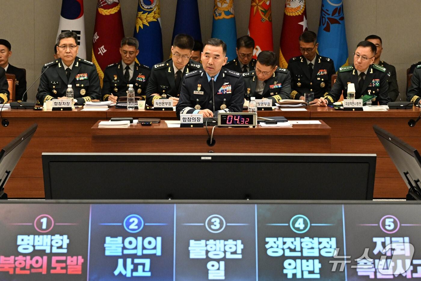 본문 이미지 - 진영승 합동참모본부 의장이 8일 오전 서울 용산구 국방부에서 열린 국회 국방위원회의 합동참모본부에 대한 국정감사에서 의원질의에 답하고 있다. 2026.10.8 ⓒ 뉴스1 국회사진기자단