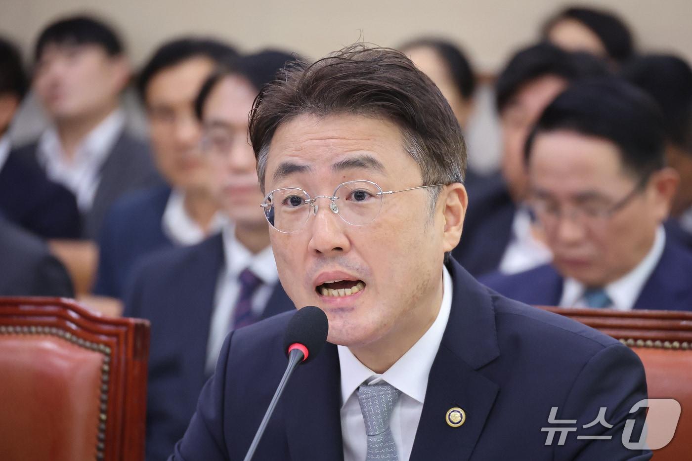 본문 이미지 - 이진수 법무부 차관이 8일 서울 여의도 국회에서 열린 법제사법위원회의 법무부 등에 대한 국정감사에서 의원 질의에 답변하고 있다. 2026.10.8 ⓒ 뉴스1 신웅수 기자
