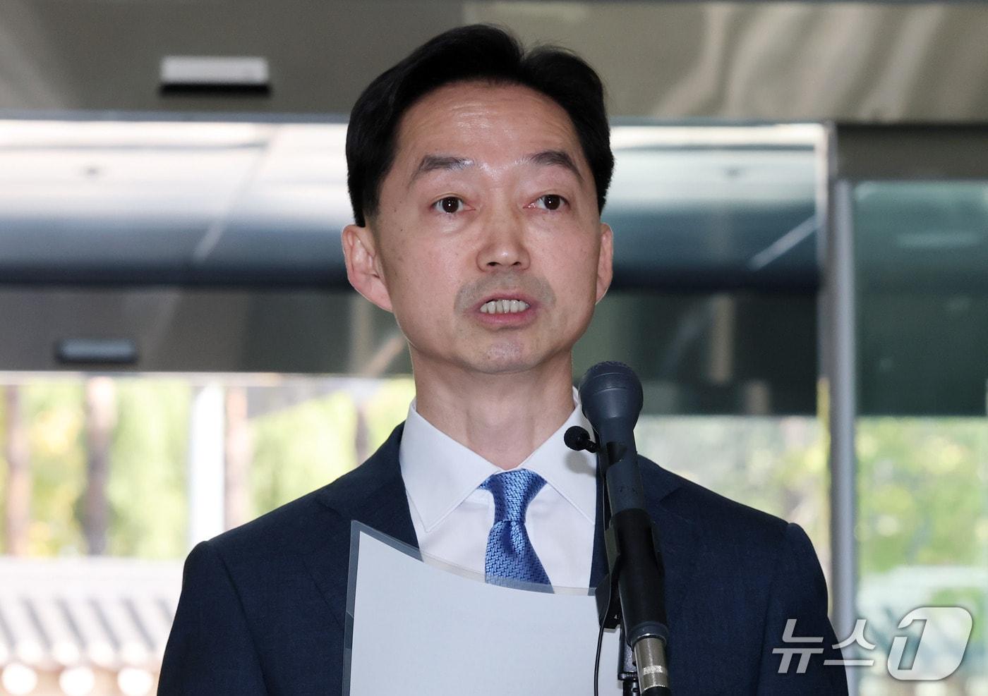 본문 이미지 - 김지용 중대범죄수사청장 후보자가 8일 인사청문회 준비 사무실이 마련된 종로구 정부서울청사 창성동 별관에서 기자회견을 갖고 입장을 발표하고 있다. 2026.10.8 ⓒ 뉴스1 박세연 기자