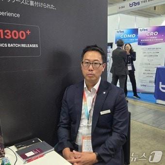 본문 이미지 - 장준영 롯데바이오로직스 PMO(Project Management officer) 상무가 일본 요코하마에서 뉴스1과 인터뷰하고 있다. 2026.10.08 ⓒ 뉴스1 임여익 기자