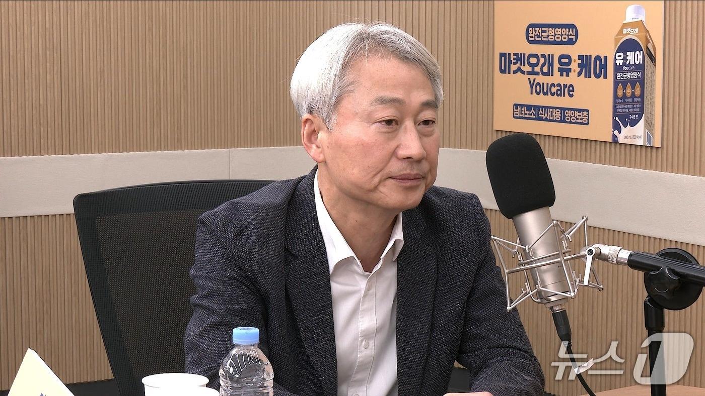 본문 이미지 - 뉴스1TV '팩트앤뷰'에 출연한 김근식 경남대 석좌교수. 2026.10.8./뉴스1