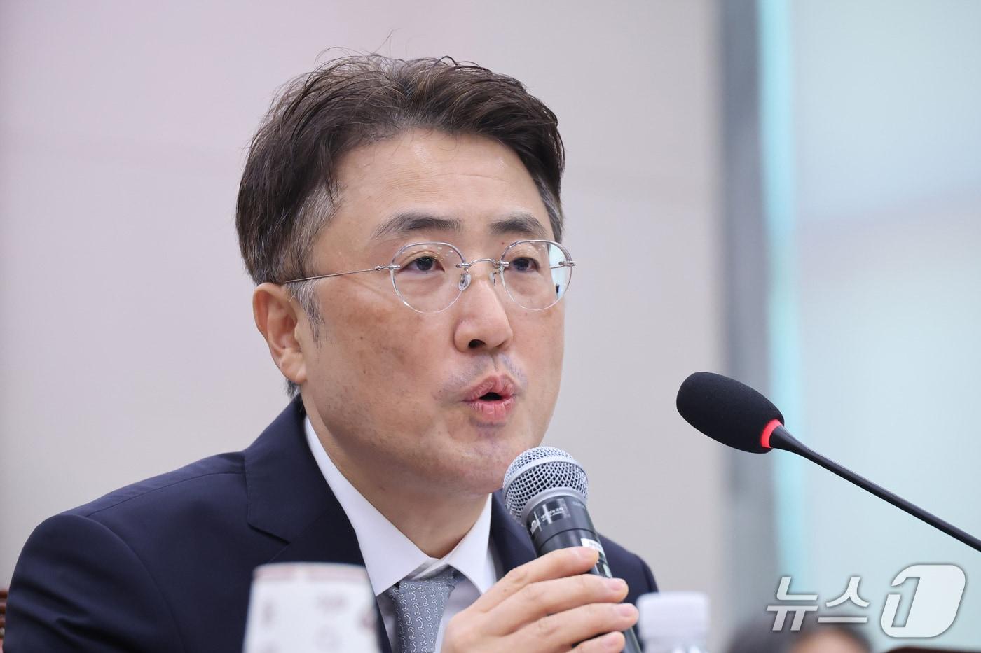 본문 이미지 - 이진수 법무부 차관이 8일 서울 여의도 국회에서 열린 법제사법위원회의 법무부 등에 대한 국정감사에서 의원 질의에 답변하고 있다. 2026.10.8 ⓒ 뉴스1 신웅수 기자