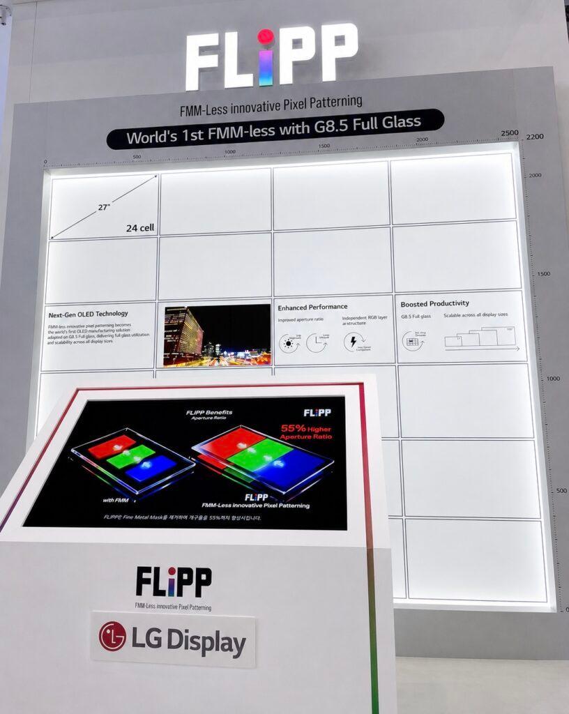 본문 이미지 - LG디스플레이가 차세대 OLED 기술 'FLiPP'을 소개하고 있다.(LG디스플레이 제공)/뉴스1