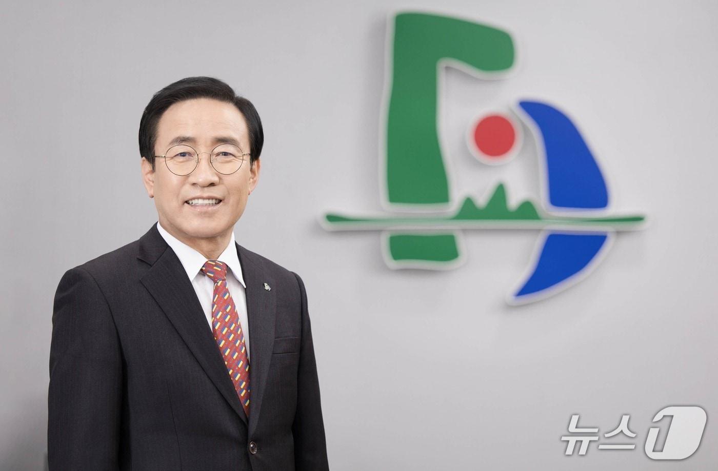 본문 이미지 -  김문근 단양군수. (단양군 제공. 재판매 및 DB 금지) 2026.10.8/뉴스1