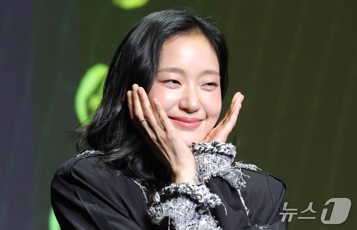 본문 이미지 - 배우 김고은이 8일 부산 해운대구 신세계백화점 센텀시티 문화홀에서 열린 액터스 하우스 행사에 참석해 포즈를 취하고 있다. 2026.10.8 ⓒ 뉴스1 권현진 기자