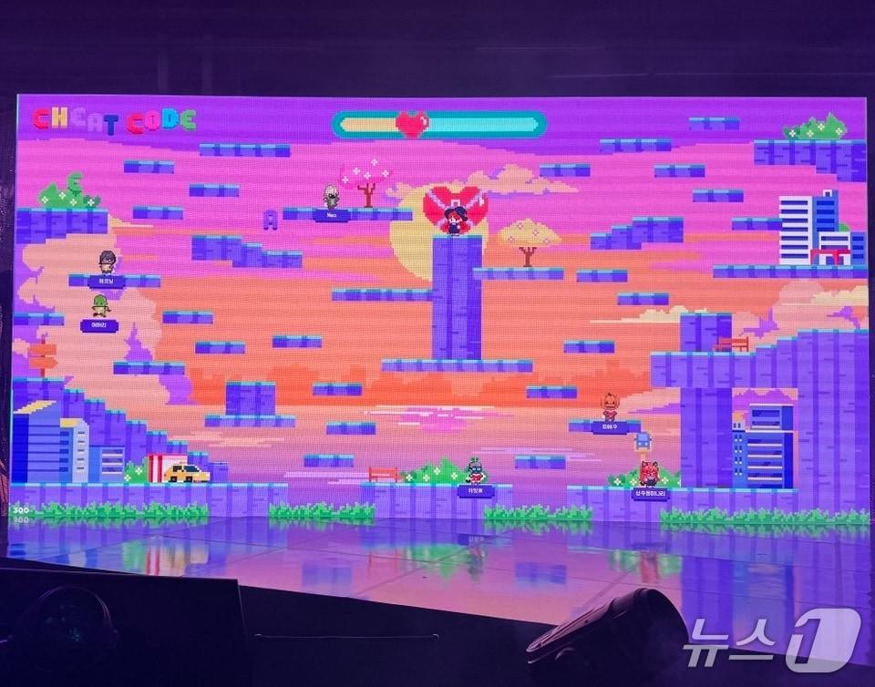 본문 이미지 - '2026 크리에이티브X성수' 주제 전시 중 NCT 위시의 곡 'Cheat Code'를 바탕으로 제작된 게임이 재생되고 있다. 202610.8./뉴스1 ⓒ News1 송송이 기자