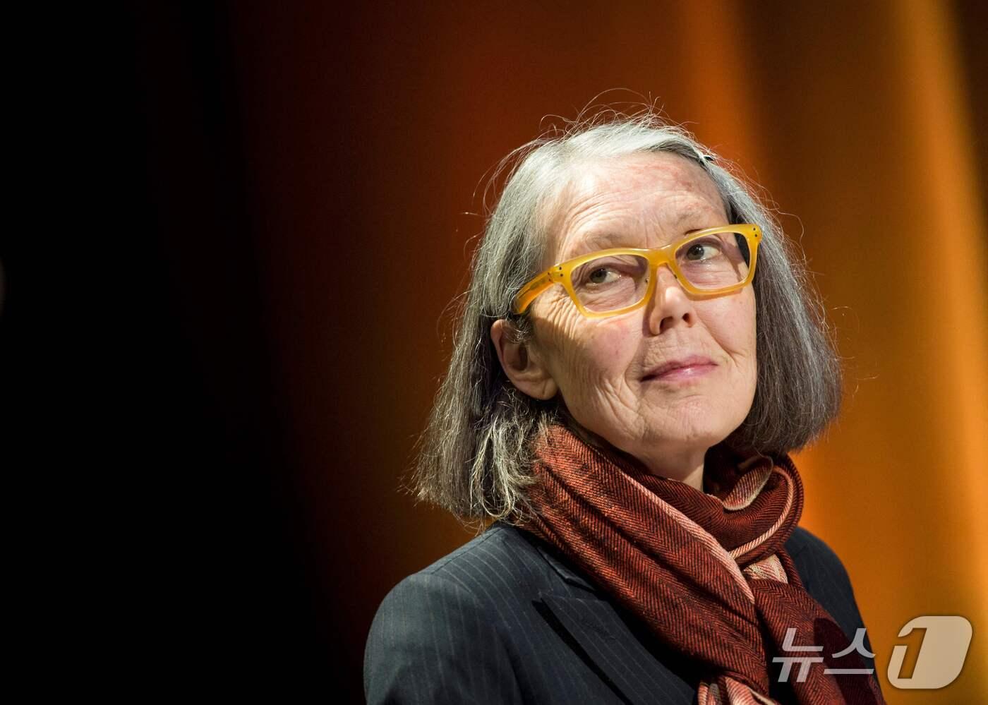 본문 이미지 - 2026년 노벨문학상 수상자 앤 카슨. <자료사진> 2015.05.08. ⓒ AFP=뉴스1