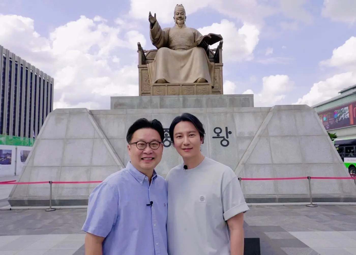본문 이미지 - 서경덕 교수(왼쪽), 배우 김남길/ 사진제공=서경덕 교수