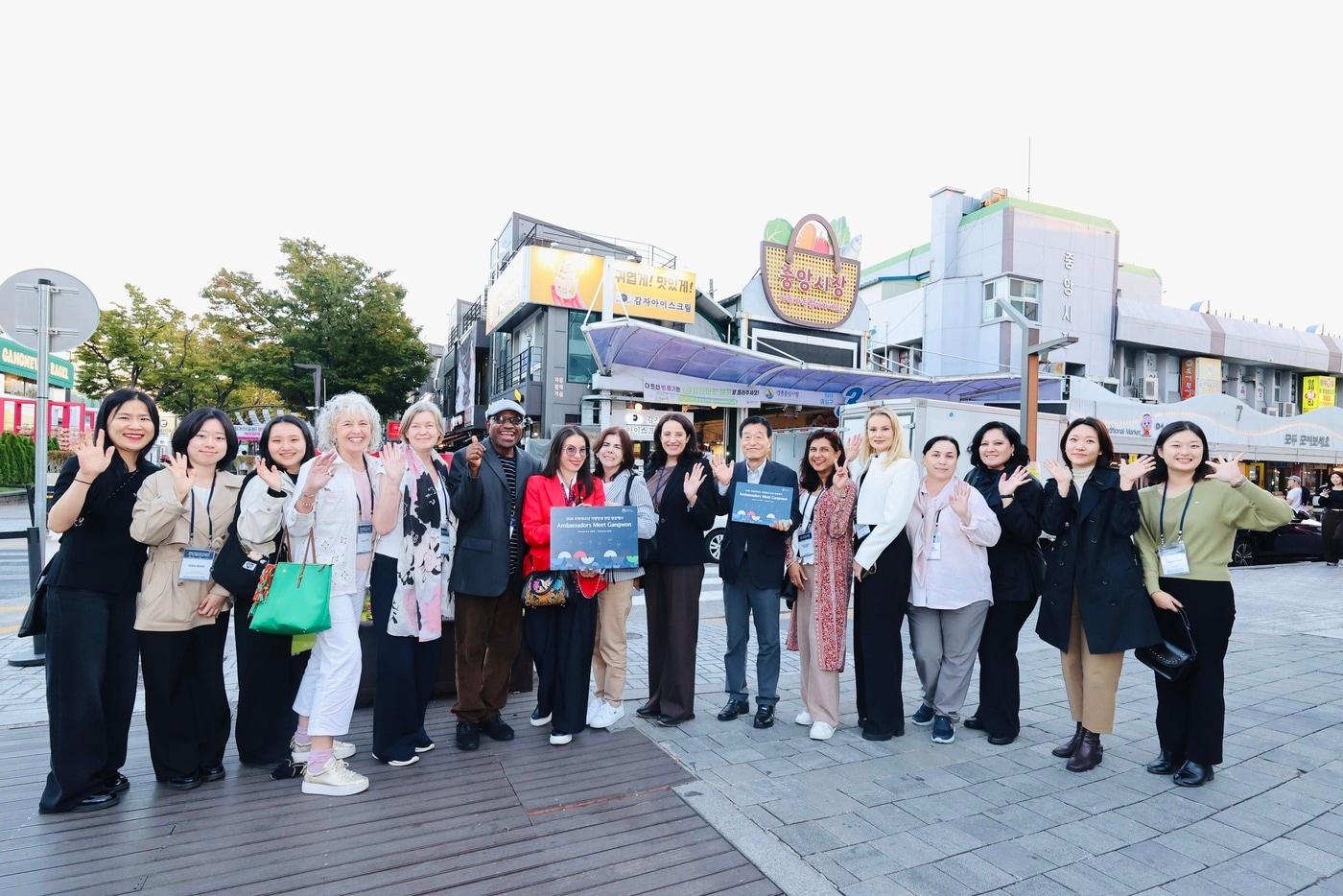 본문 이미지 - 외교부는  8~9일 주한외교단과 함께 강원특별자치도를 방문해 '2026 주한외교단 지방민생 현장 방문행사'를 개최했다고 밝혔다. (사진=외교부)   