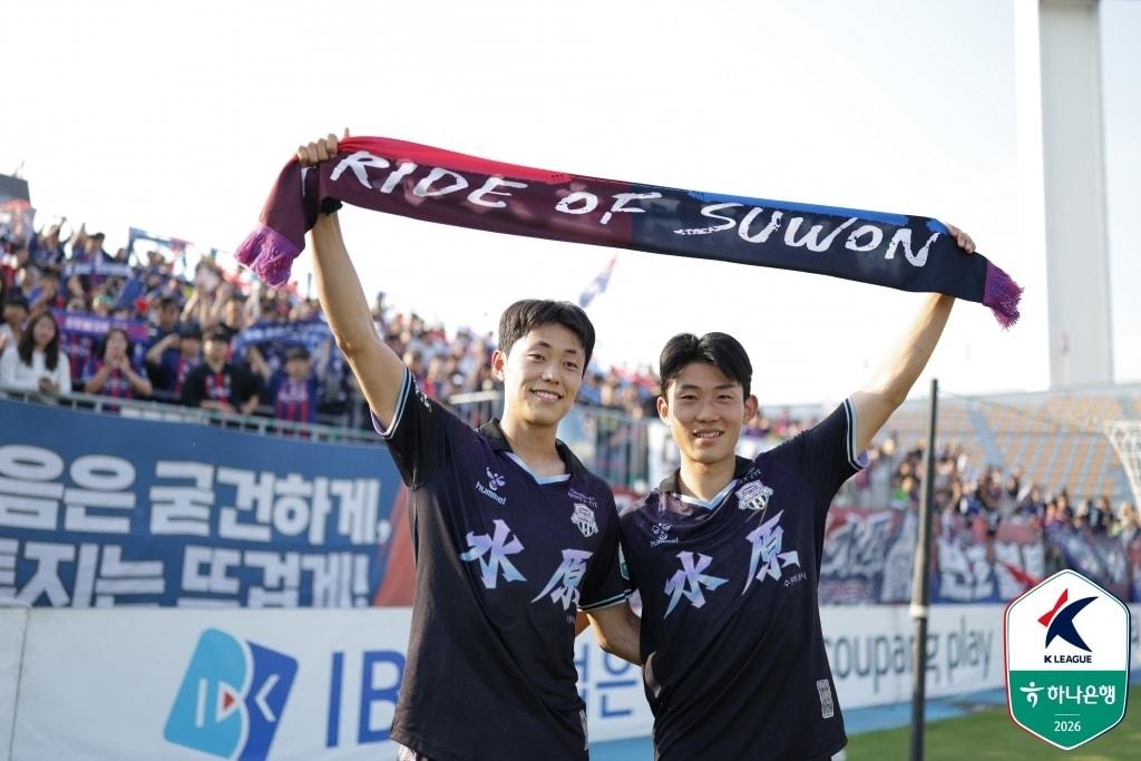본문 이미지 - 수원FC가 화성FC를 꺾고 K리그2 2위에 자리했다.(한국프로축구연맹 제공) 