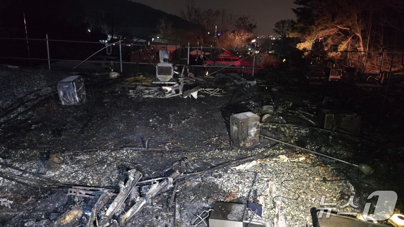 본문 이미지 -  아산 초사동 캠핑장 화재 현장. (아산소방서 제공, 재판매 및 DB금지) / 뉴스1