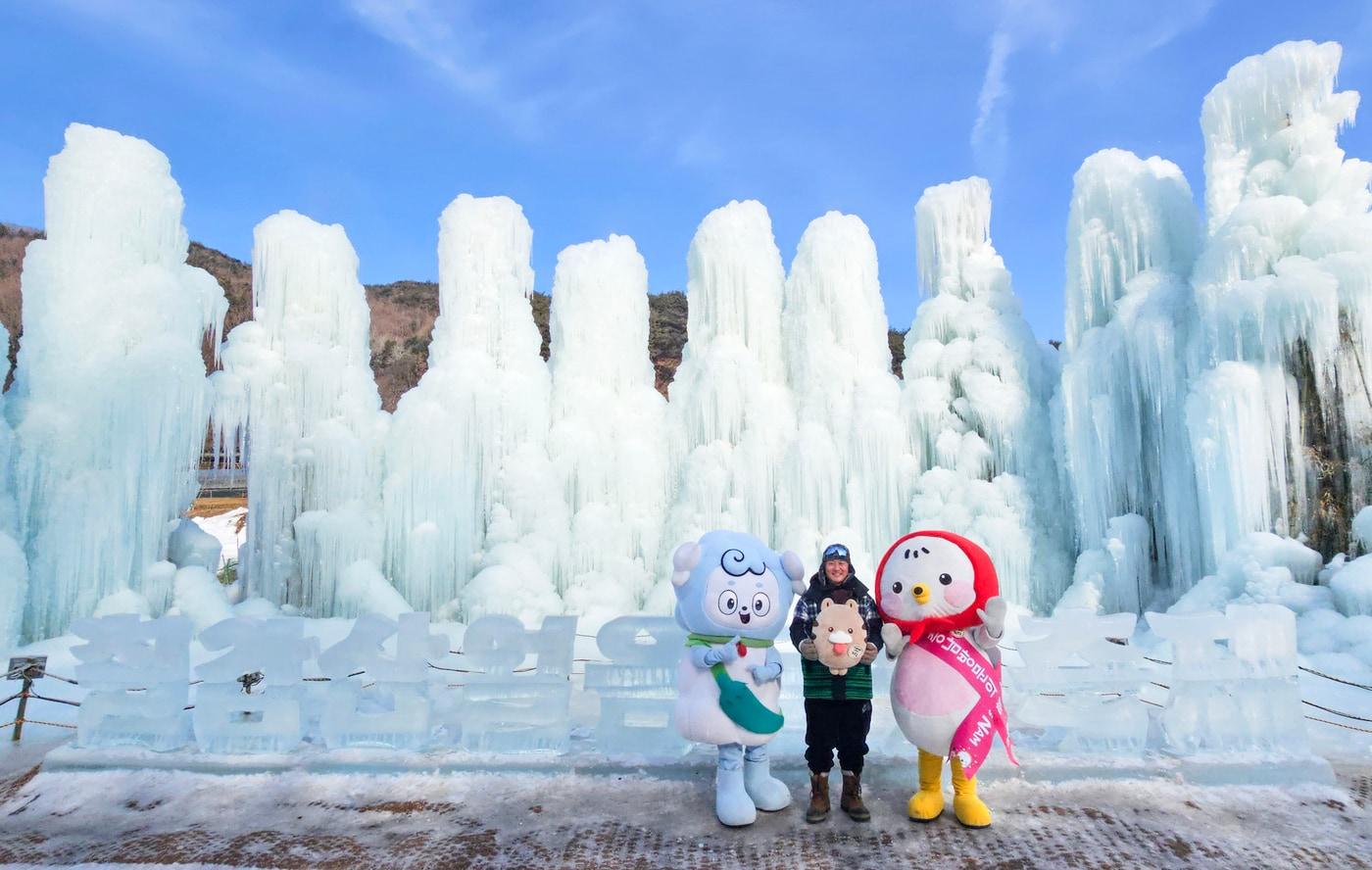 본문 이미지 -  배우 오대환이 충남 청양 칠갑산얼음분수축제장을 찾은 모습.(충남도 제공. 재판매 및 DB금지)/뉴스1