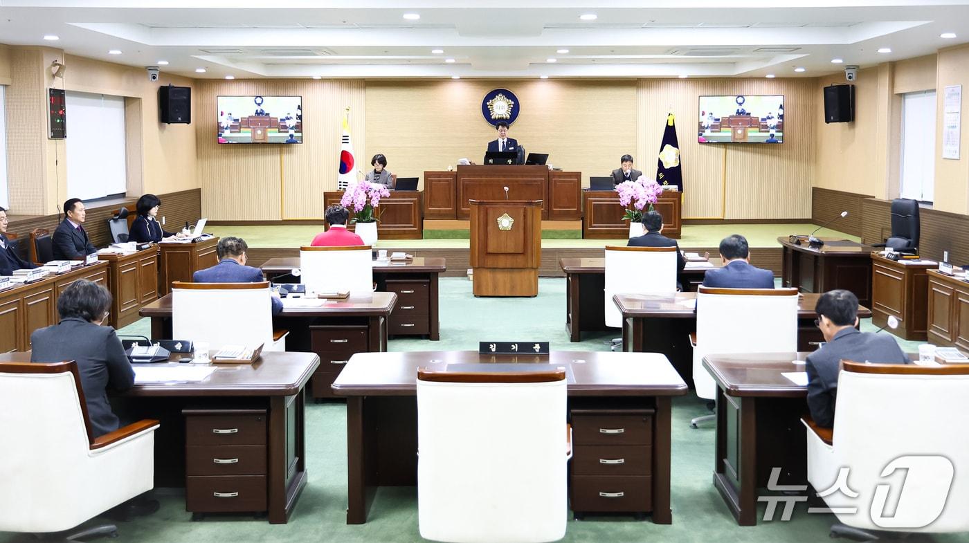 본문 이미지 - 지난달 30일 청양군의회 본회의장에서 열린 4차 본회의 모습. (청양군의회 제공, 재판매 및 DB금지) / 뉴스1