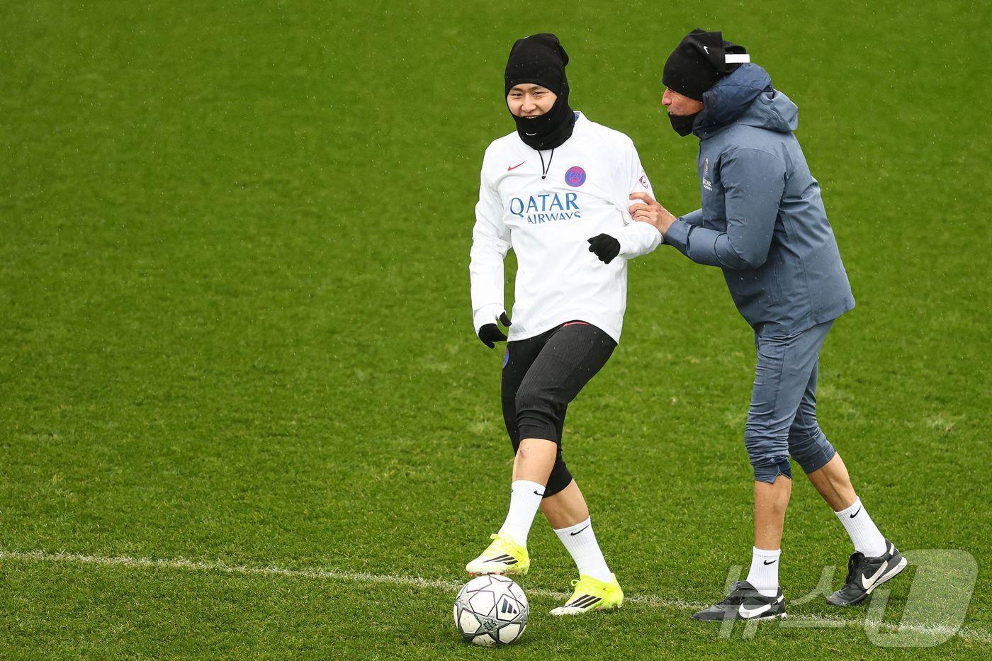 본문 이미지 - PSG 이강인과 루이스 엔리케 감독. ⓒ AFP=뉴스1