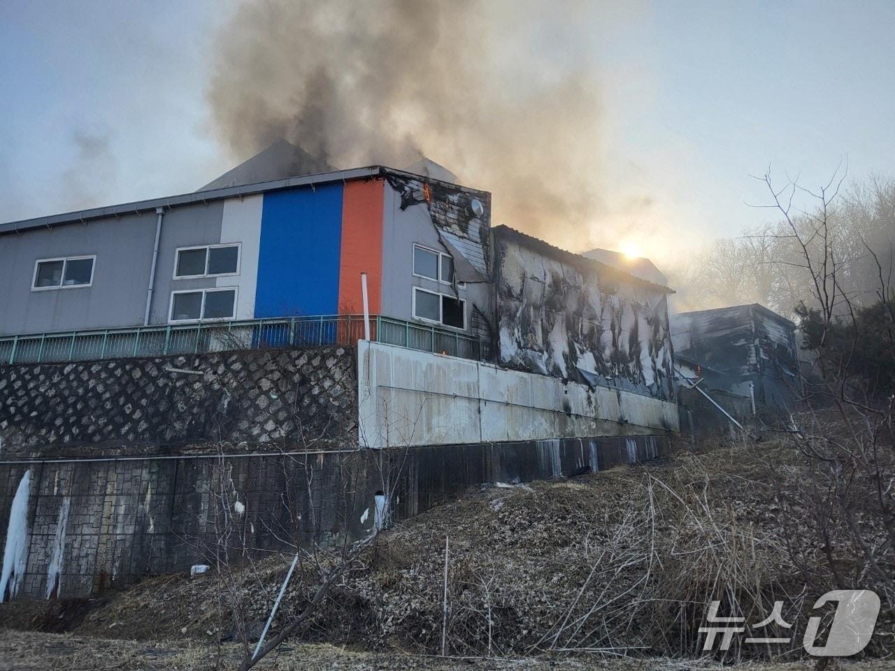 본문 이미지 - 경기 김포 화재 현장 (김포소방본부 제공.재판매 및 DB금지)