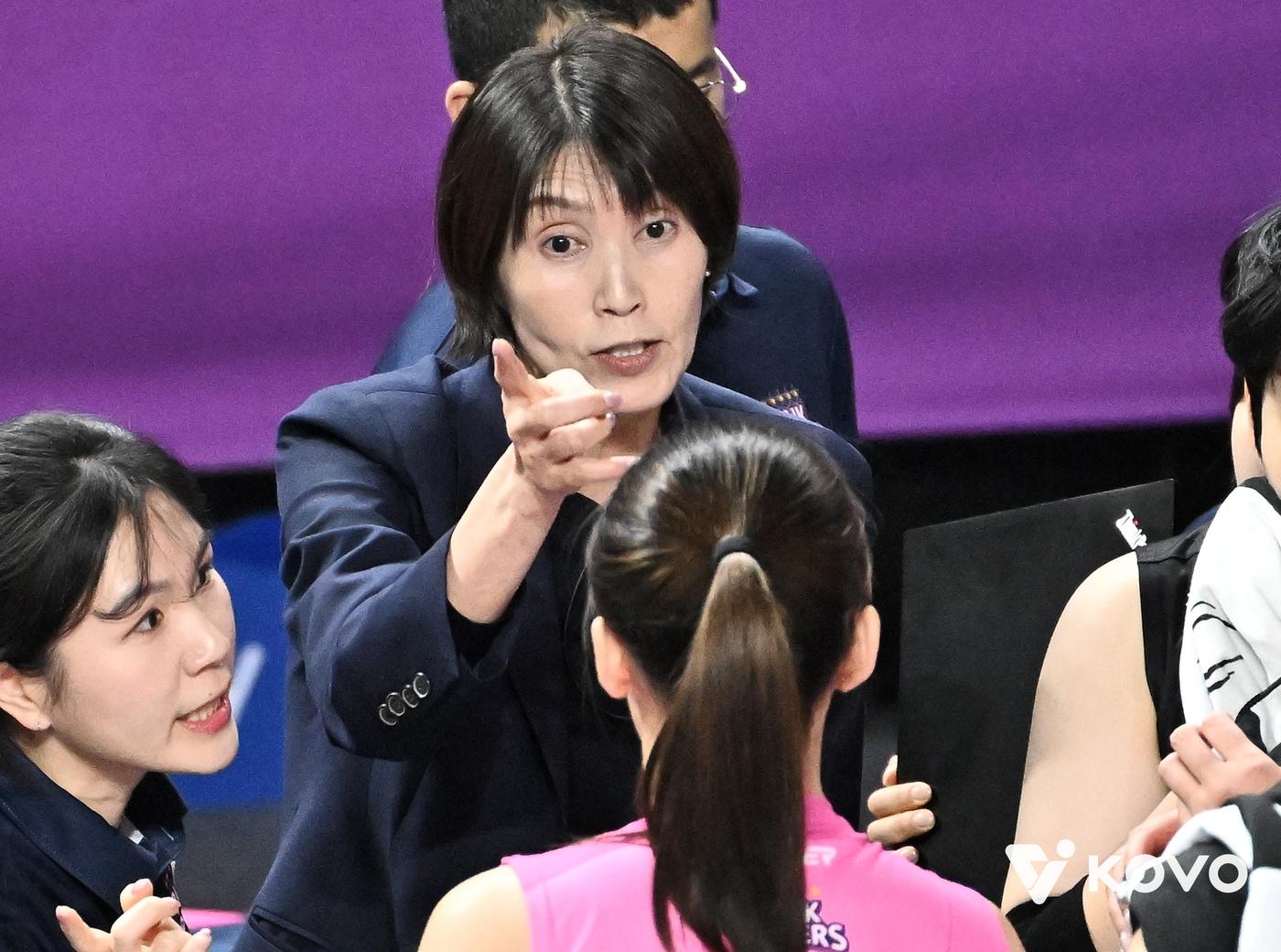 본문 이미지 - 요시하라 도모코 흥국생명 감독. (KOVO 제공)