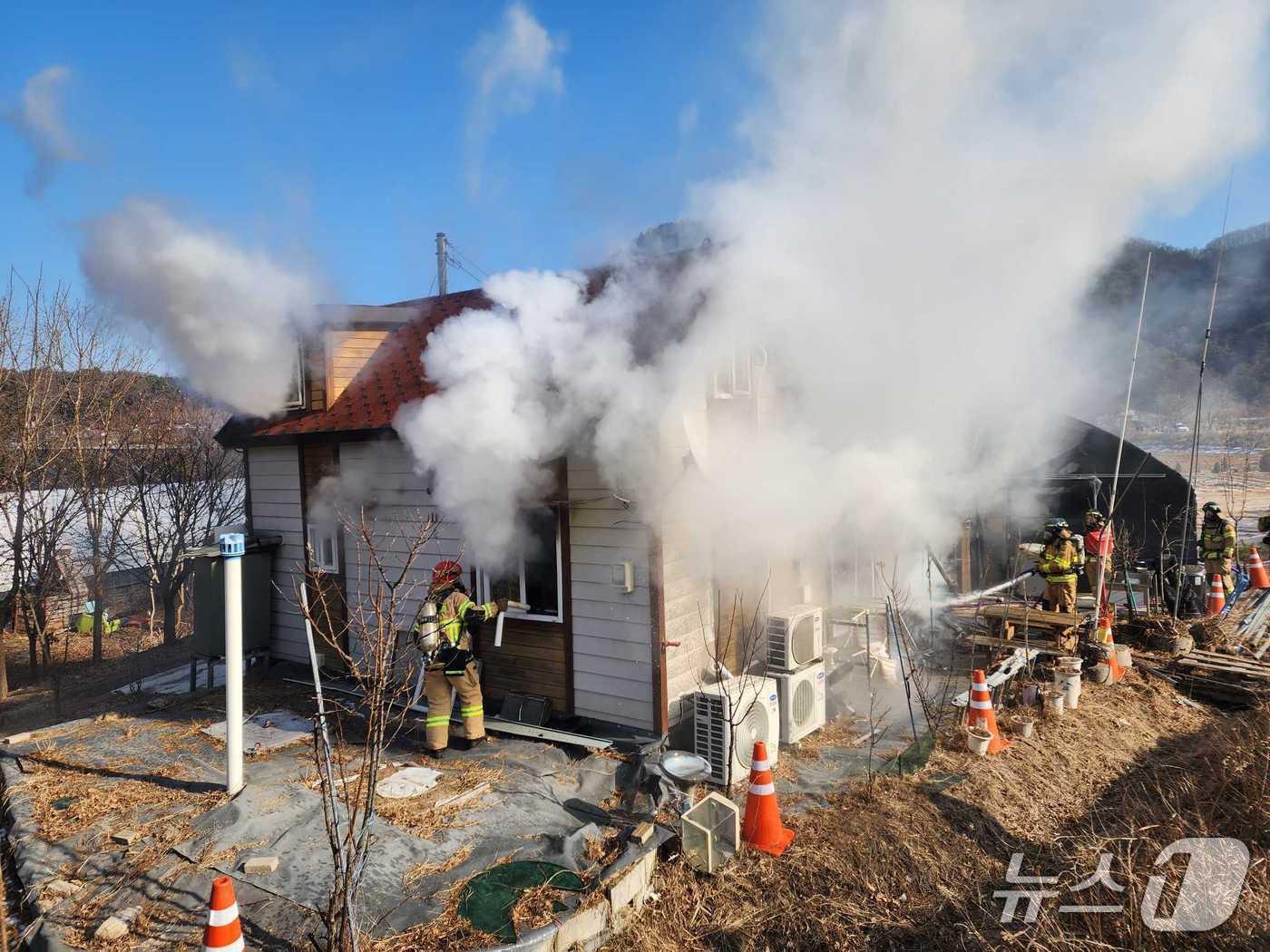 본문 이미지 - 춘천 농막 화재.(강원도소방본부 제공, 재판매 및 DB 금지) 2026.2.1/뉴스1