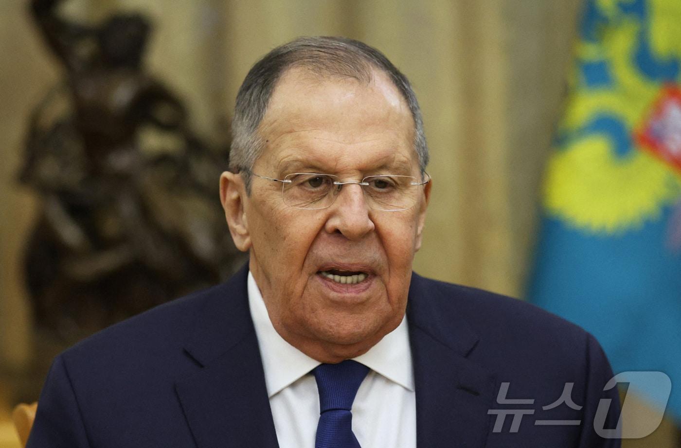 본문 이미지 - 세르게이 라브로프 러시아 외무장관이 9일(현지시간) 모스크바에서 마흐무드 타빗 콤보 탄자니아 외교장관과의 회담에 참석하고 있다. 2026.2.9 ⓒ 로이터=뉴스1