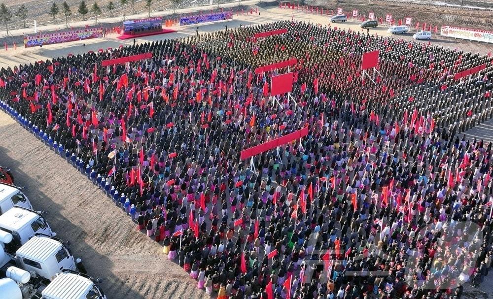 본문 이미지 - (평양 노동신문=뉴스1) = 북한 노동당 기관지 노동신문은 10일 "화평군과 평강군, 명간군, 삼수군에 경공업공장들과 병원, 종합봉사소를 동시에 일떠세우고 리원군에 현대적인 바닷가 양식사업소를 건설하게 된다"라며 건설 착공식이 전날 각각 진행됐다고 보도했다. [국내에서만 사용가능. 재배포 금지. DB 금지. For Use Only in the Republic of Korea. Redistribution Prohibited] rodongphoto@news1.kr