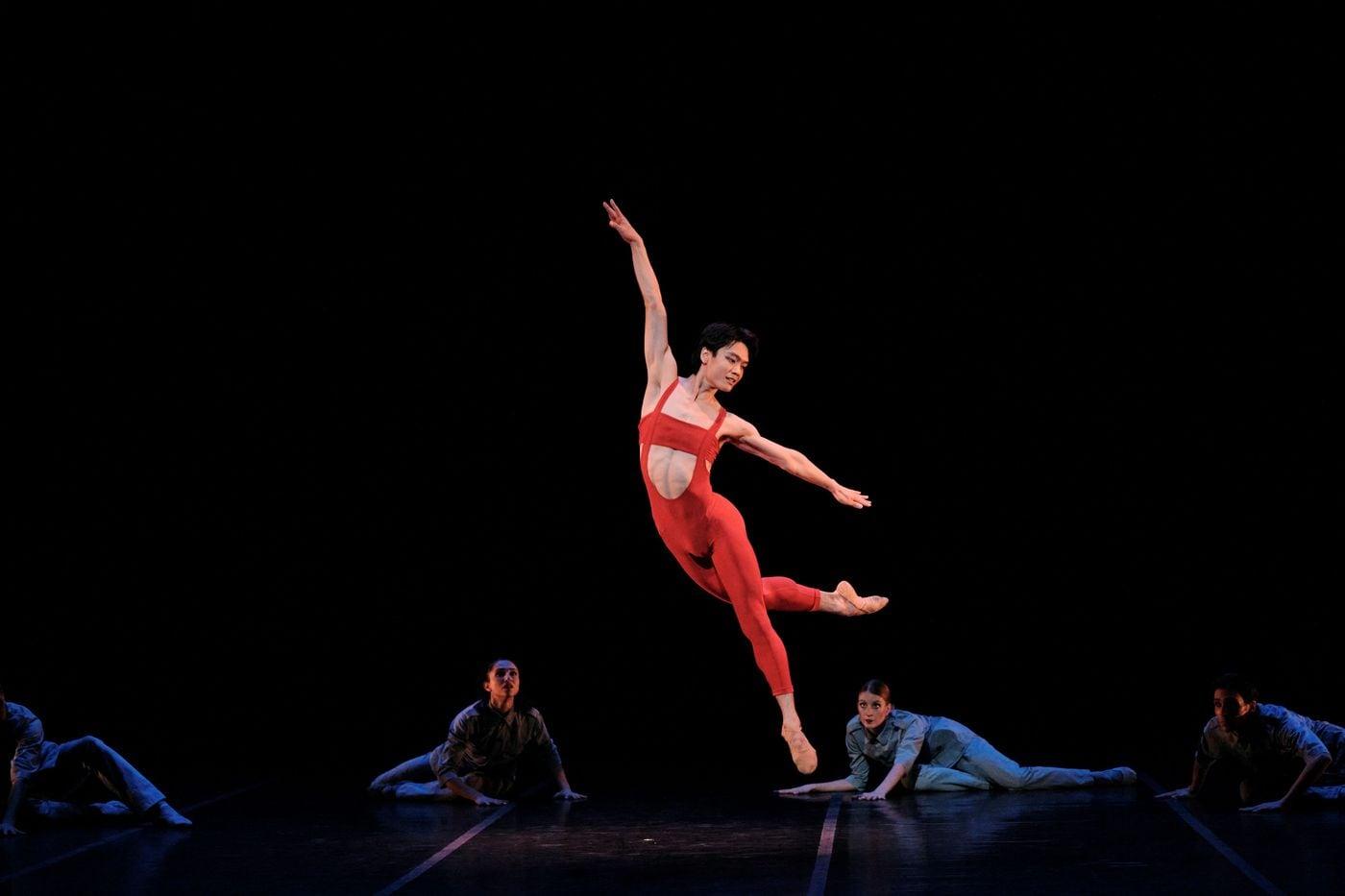 본문 이미지 - 베자르 발레 로잔의 '불새' 공연 모습ⓒAdmill Kuyler_zurich_soir&eacute;e(인아츠프로덕션 제공)