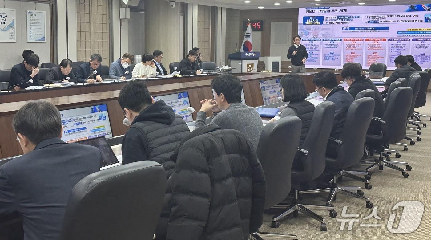 본문 이미지 - 연구개발 추진체계 개선방안 회의.(전남도 제공. 재판매 및 DB금지) 2026.2.10/뉴스1