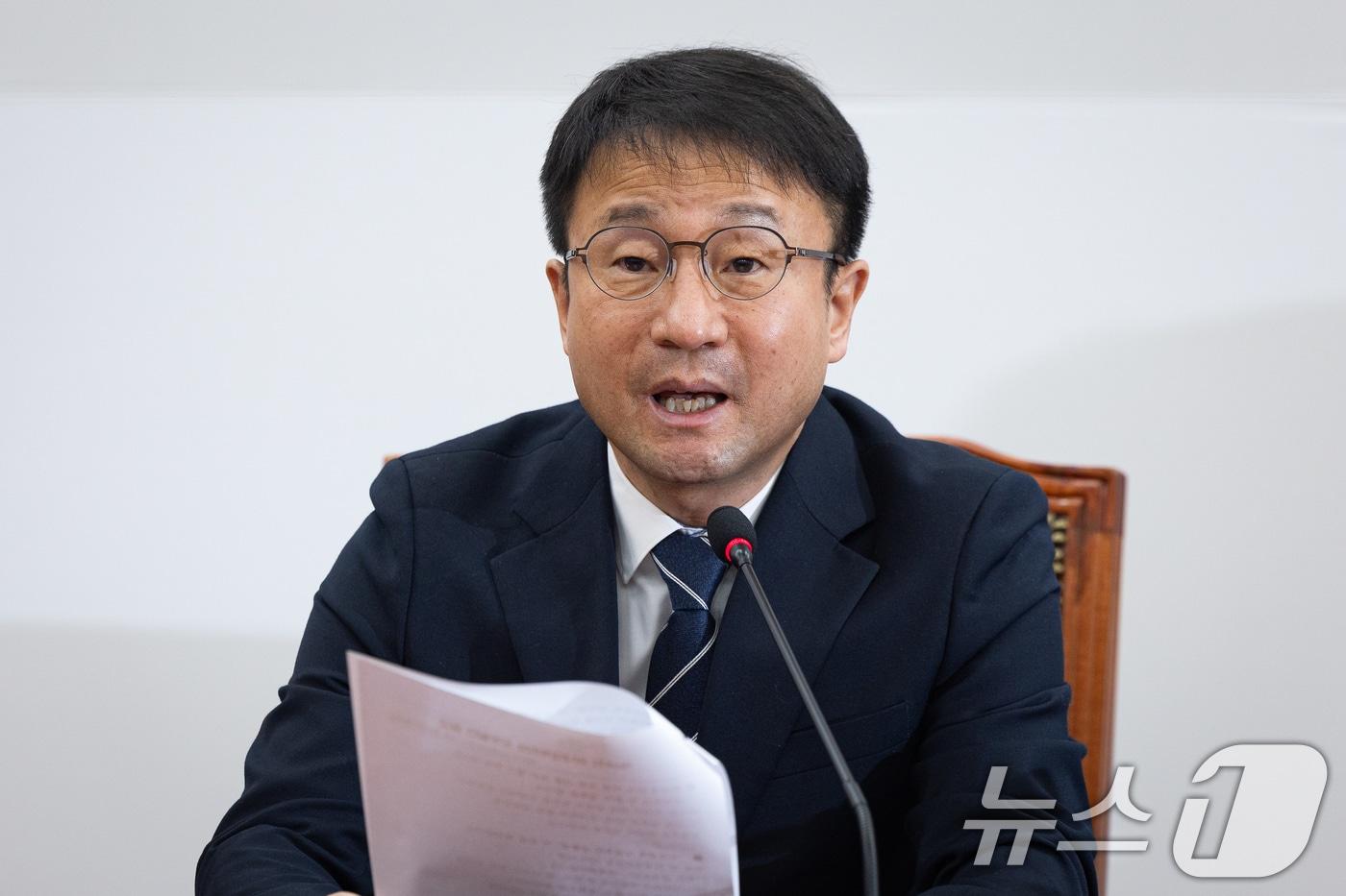 본문 이미지 - 한병도 더불어민주당 원내대표가 10일 서울 여의도 국회에서 열린 원내대책회의에서 모두 발언을 하고 있다. 2026.2.10 ⓒ 뉴스1 유승관 기자