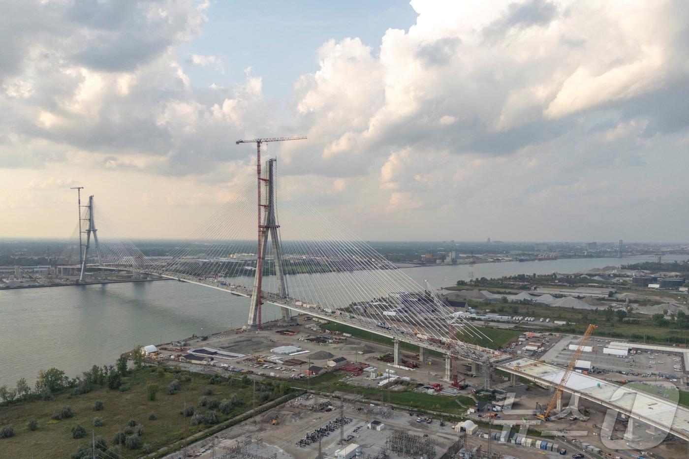 본문 이미지 - 건설 중인 고디 하우 국제대교 <자료사진> ⓒ 로이터=뉴스1