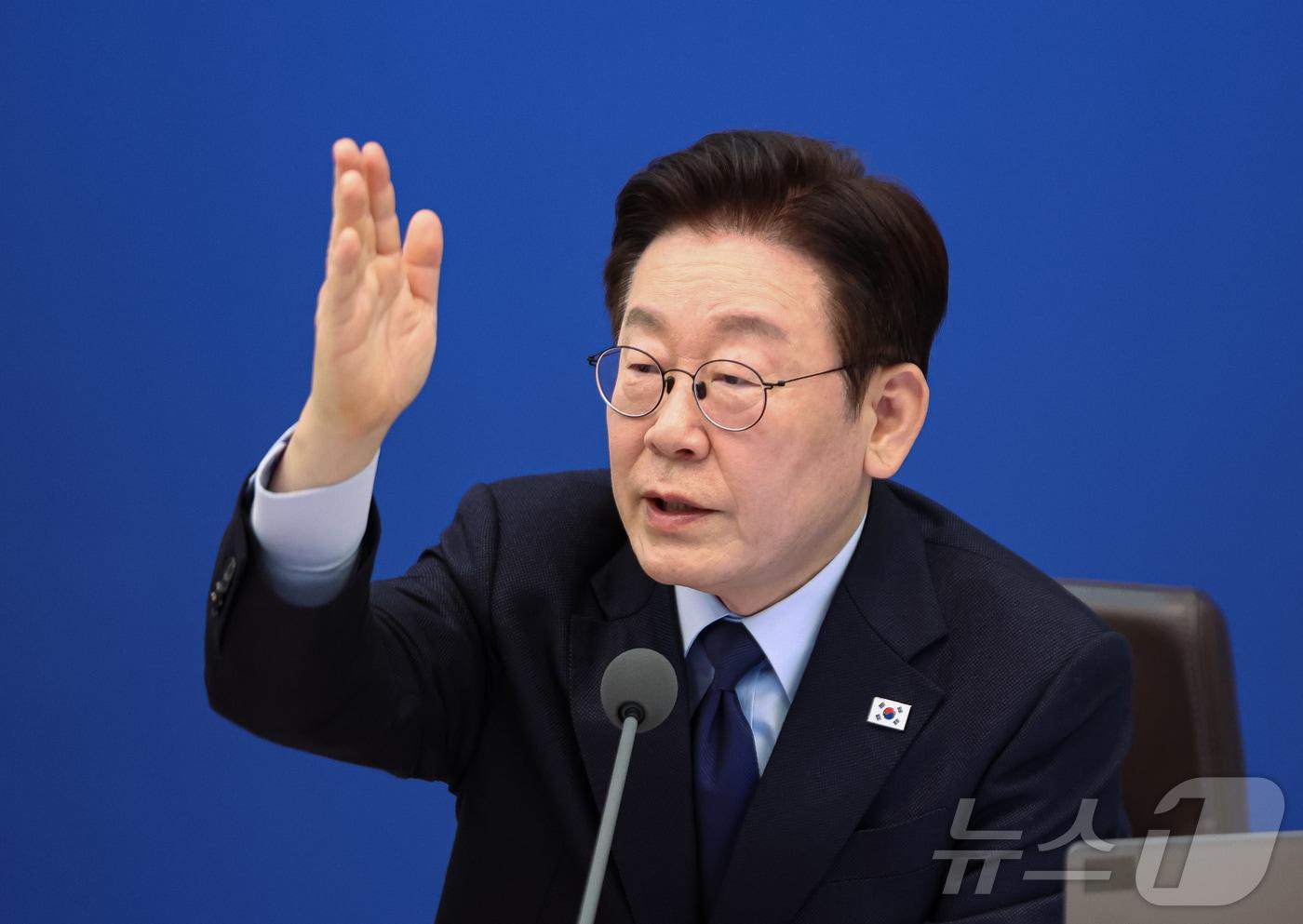 본문 이미지 - 이재명 대통령이 10일 청와대에서 열린 국무회의에서 발언을 하고 있다. 2026.2.10 ⓒ 뉴스1 허경 기자