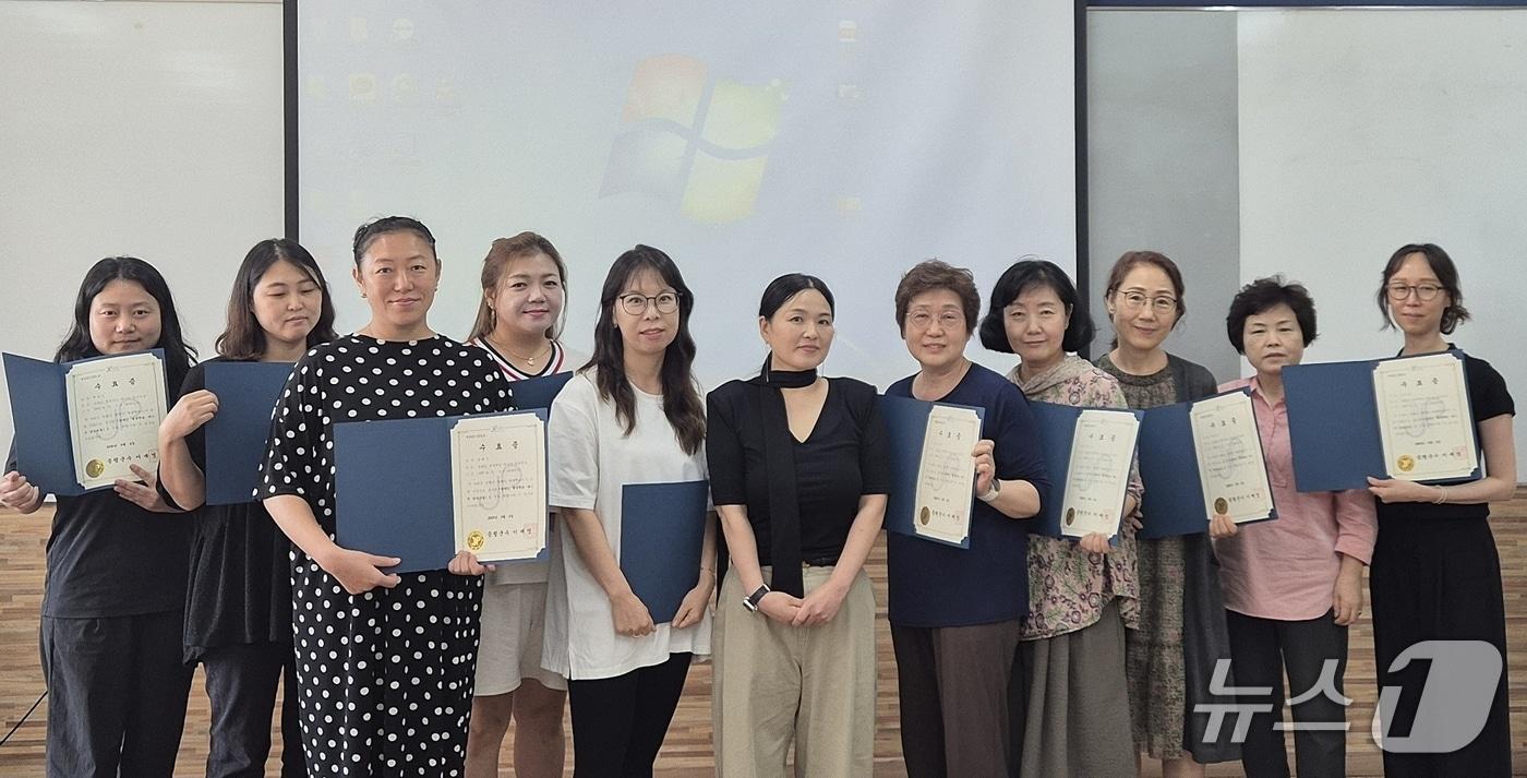 본문 이미지 - 충북 증평군 장애인 평생학습 매니저 양성과정 수료식 모습.(증평군 제공, 재판매 및 DB금지)/뉴스1