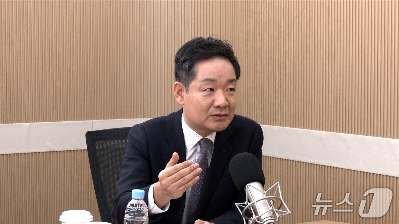 본문 이미지 - 김상일 정치평론가가 10일 뉴스1TV '팩트앤뷰'에 출연해 질문에 답하고 있다.(뉴스1TV '팩트앤뷰' 캡처)